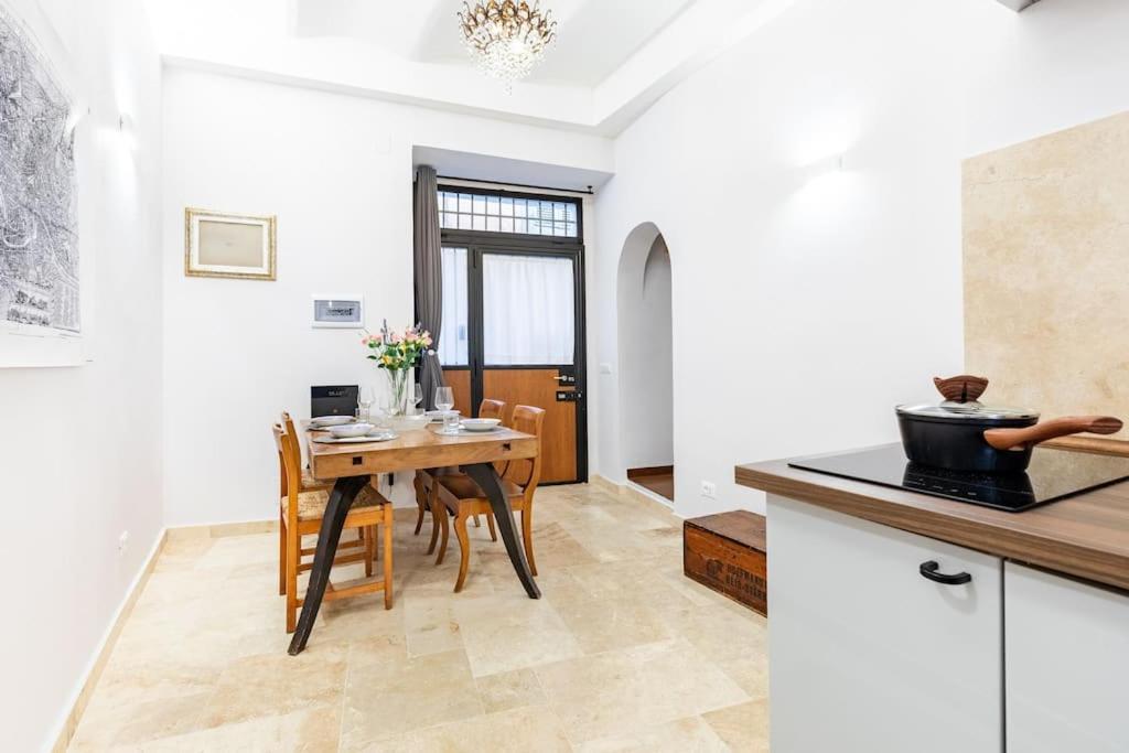 Bottega Augustea Duplex Apartment In Monti Rome Exterior photo